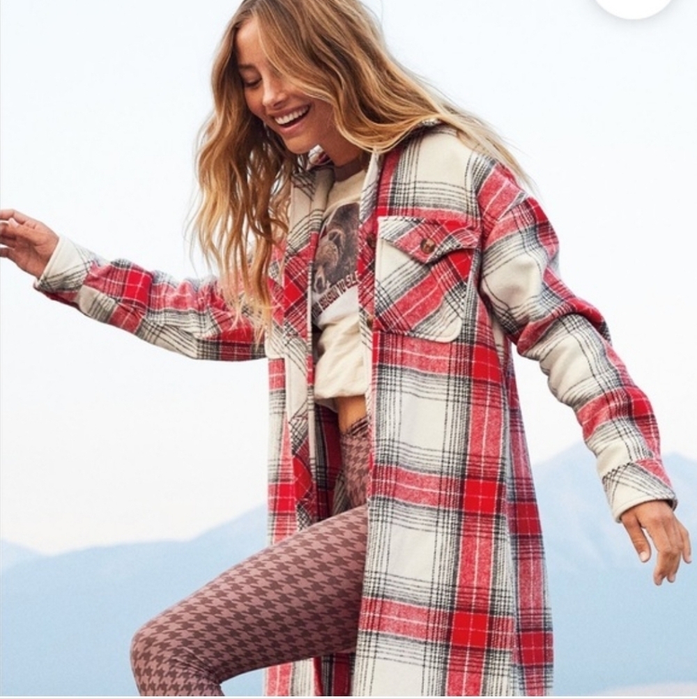 AERIE Cozy Cabin Plaid Shacket / Shirt Jacket – Red & Ivory – Size XS.